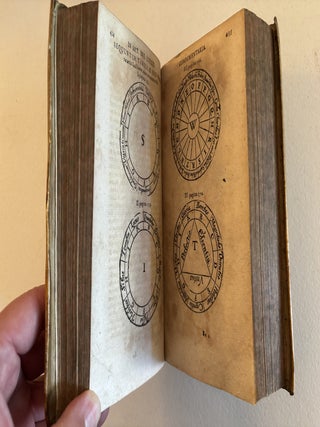 Henrici Cornelii Agrippae ab Nettesheym, armatae militae equitis aurati, et iuris vtriusque ac medicinae doctoris Operum pars posterior. : Quorum catalogum exhibibunt tibi paginae sequentes. Vna cum rerum et verborum hoc tomo memorabilium indice, & locuplete & certo. Huic accesserunt epistolarum ad familiares libri septem, & orationes decem ante hoc seorsim edita.